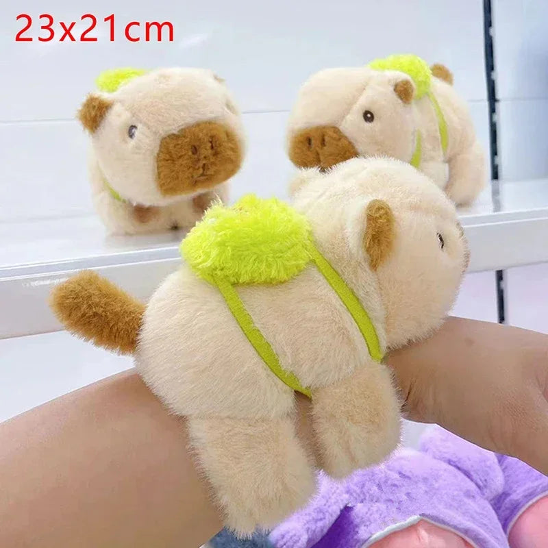Bracelet peluche Capybara — Jouet poignet kawaii enfant, doux & rigolo