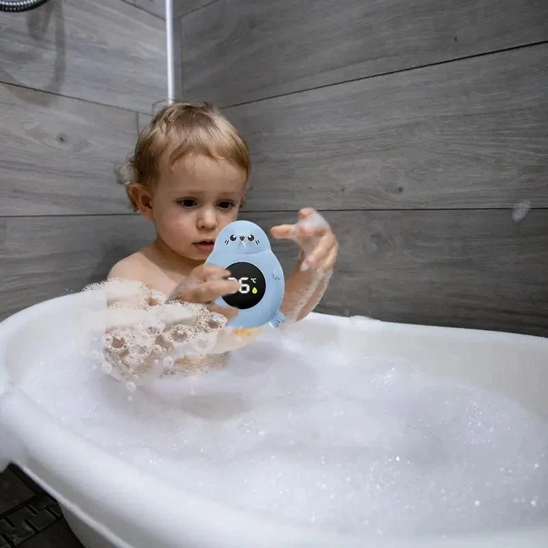Thermomètre de bain bébé LED — Alerte chaud/froid, capteur précis, design pingouin